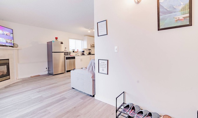 Hidden Valley Apartment | [Walkout Basement Suite] Spacious and Cozy, 2 Bedroom 4 Bed