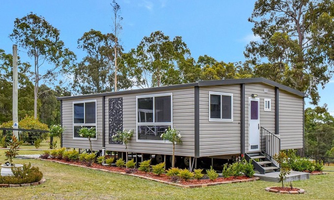 Ellalong House | Wallaby Gully Farm Cottage - Peace, Quiet, Serenity