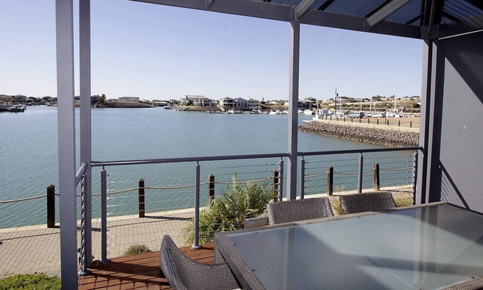 Wallaroo House | Wallaroo Marina Apartments Luxury Price Winning 3 Bedroom Boardwalk Apartment