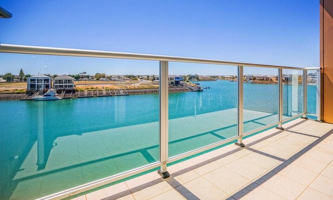 Wallaroo Hotel | Wallaroo Marina Apartments