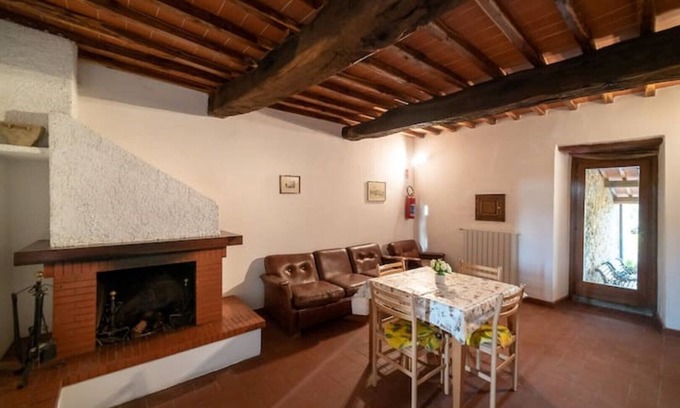 Pontassieve Apartment | Walnut Apartment