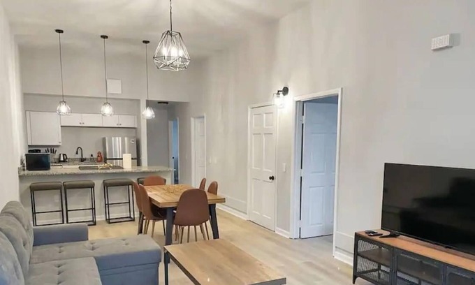Walnut Hills Apartment | Walnut Hills Luxury Apartment, Stunning 3BR Urban Living Experience