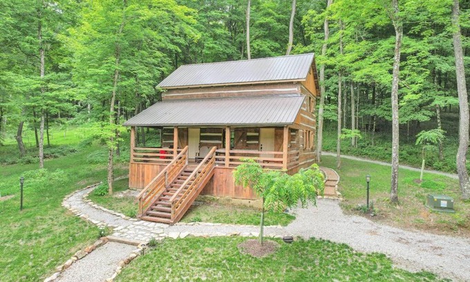 Glenford House | Walnut Lodge Cabin-Private Oasis
