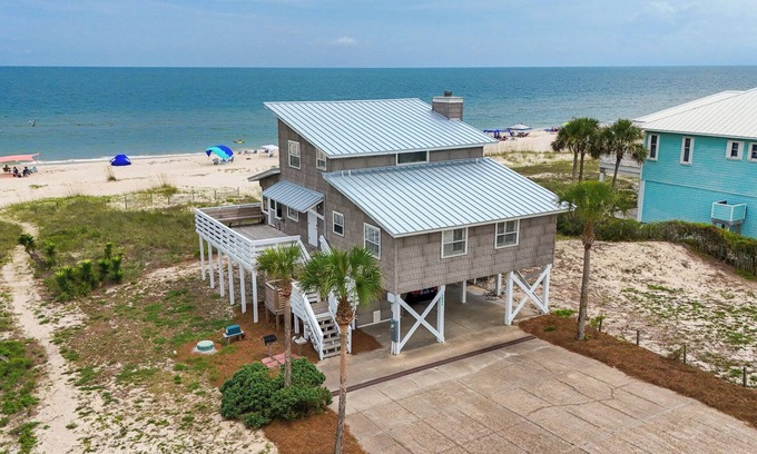 St. George Island House | Wander from the cool shade of the screened porch to the sun deck with your favorite book!