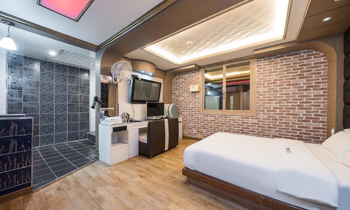 Samnye Hotel | Wanju Ace