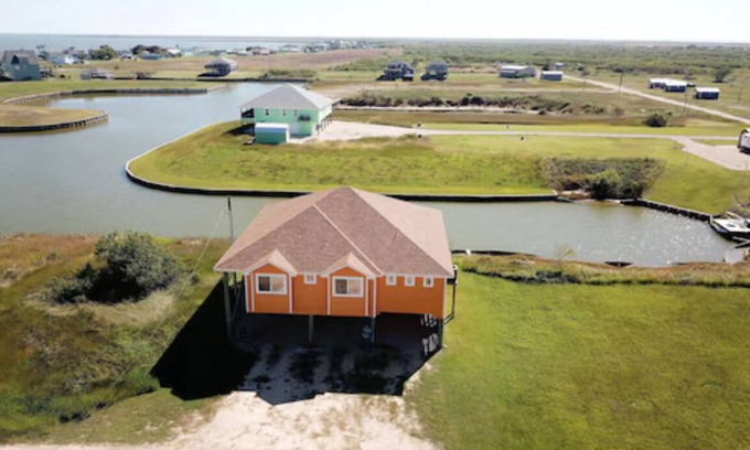 Port Alto House | Want to Get Away? Come "Seas the Bay!" in beautiful and tranquil Port Alto.