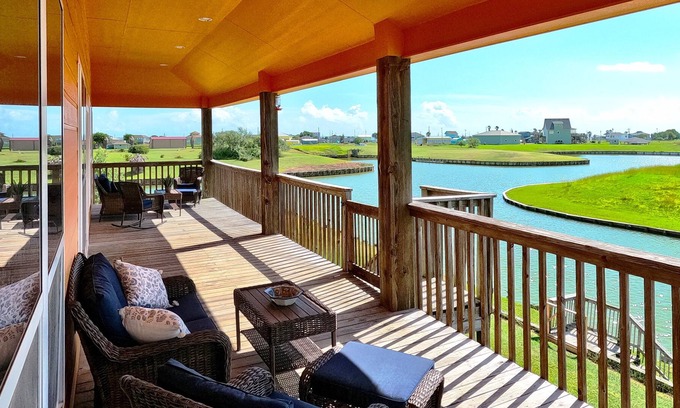 Port Alto House | Want to Get Away? Come "Seas the Bay!"