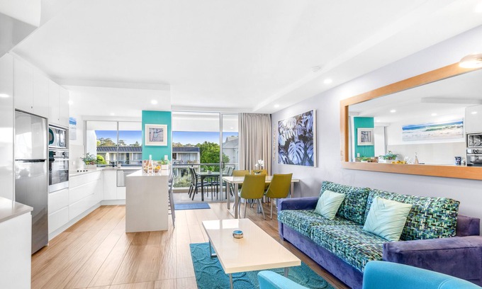 Noosa Heads Apartment | Wantima Hastings St 1 Bedroom A/C 2 Smart TVs unlimited WiFi