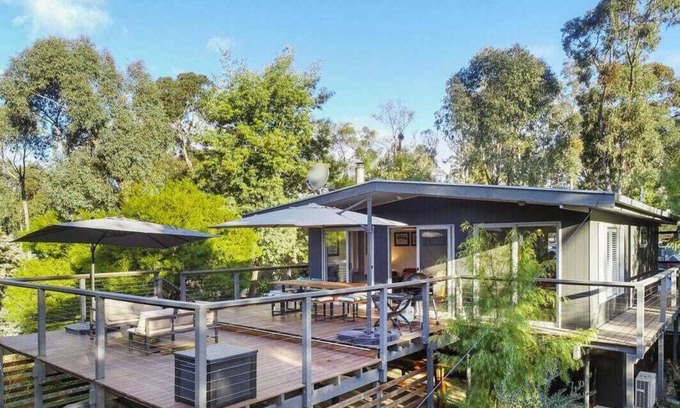Jamieson House | Wanyiora - Lake Views and family friendly