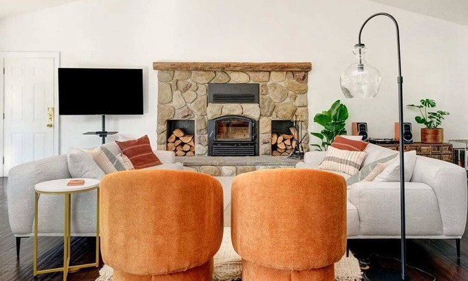 Gilbert Mills House | Warbler’s Nest - Water views, fireplace & hot tub