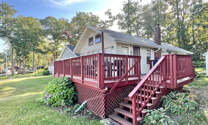 Standish Cottage | WARD'S COVE WITH VIEWS OF SEBAGO LAKE. SHORT WALK TO ASSOCIATION BEACH