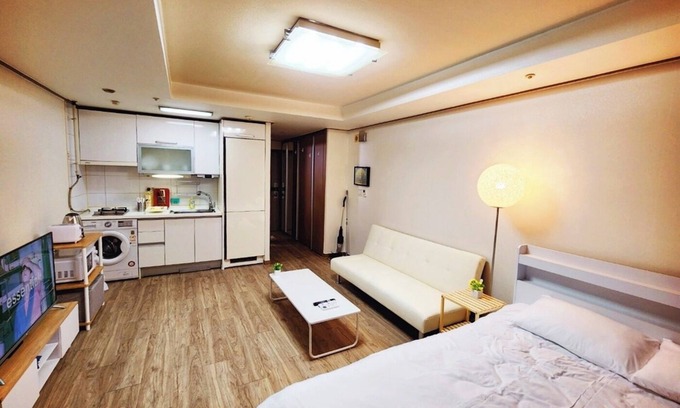 Yeoksam Apartment | "Warm and cozy rooms locatead in Gangnam- Suitable for relaxation and travel!"