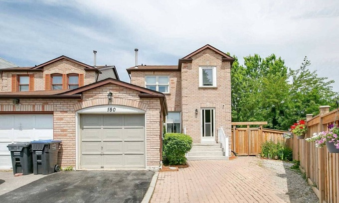 Brampton Apartment | Warm and cozy studio with a stunning view - Centrally located