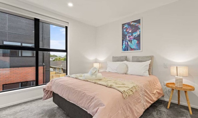 Henderson House | Warm and Inviting 2 Bedroom Home