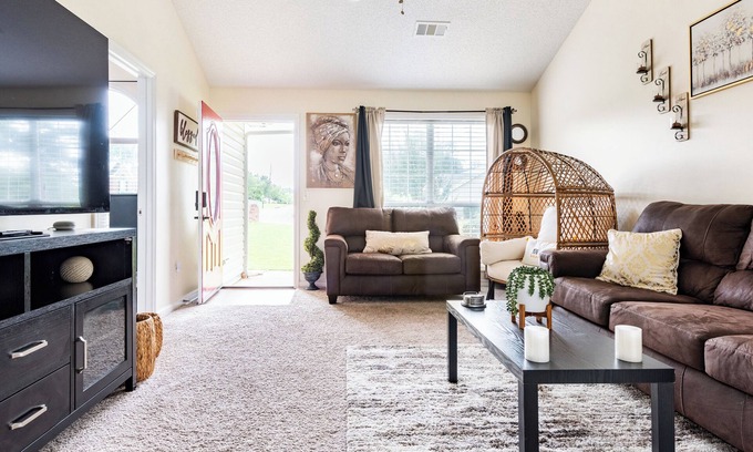 Columbus House | Warm and Spacious Home in Columbus w/King bed