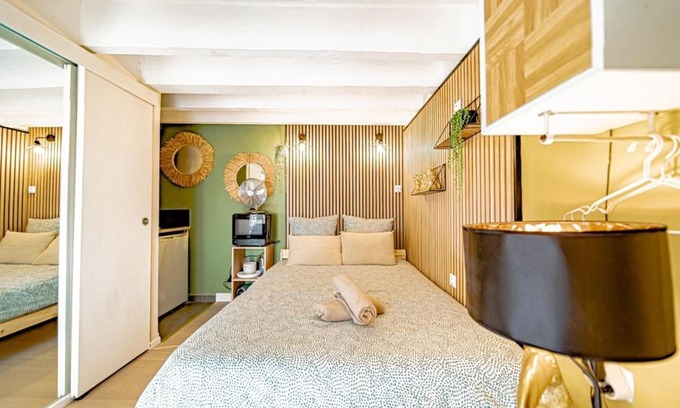 Jules Ferry - Recamier Apartment | Warm and well-appointed studio Foch Masséna district