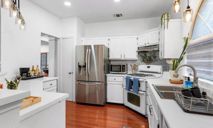 Parker Lane House | Warm Austin Retreat 3BR & 2Baths Pet Friendly