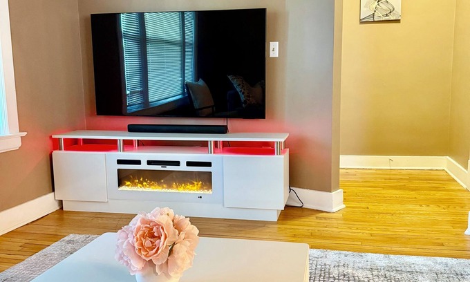 Thomas - Dale House | Warm & Inviting Fresh 2BR With All Essentials Central St.Paul Stay
