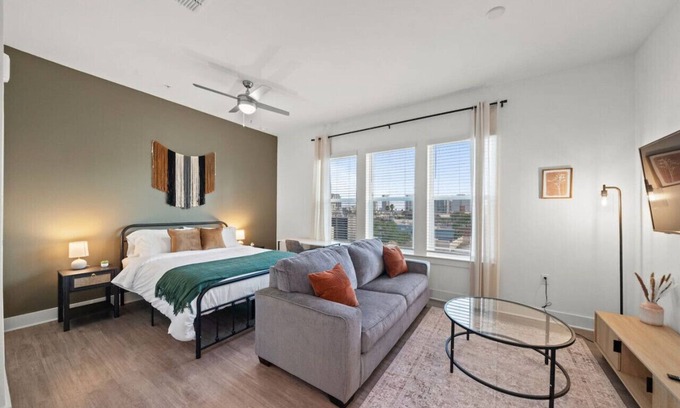 Tampa Apartment | Warm, inviting studio | Location! | Free Parking!
