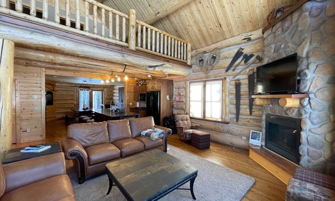 Dubois Cabin | Warm Springs Lodge on Union Pass Near Yellowstone