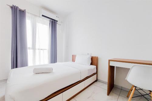 Pinang Apartment | Warm Studio at 38th Floor Sky House Alam Sutera Apartment By Travelio