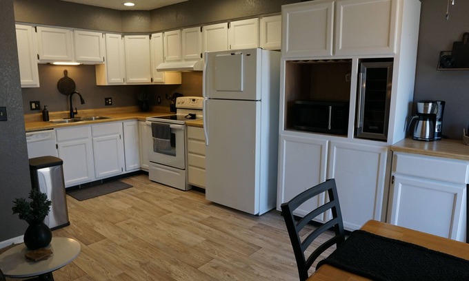 Gillette House | Warm & Welcoming Townhome in Gillette