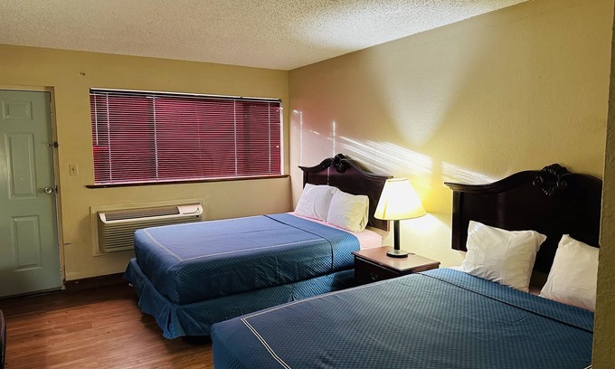 Plainview Hotel | Warrick Plaza Inn