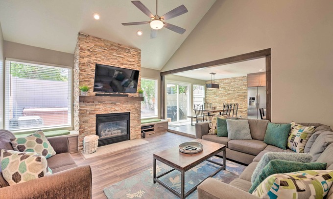 Cottonwood Heights House | ‘Wasatch R & R’ Townhome w/Grill ~ 11 Mi to Alta!
