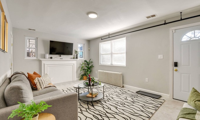 Takoma Park Apartment | Washington, DC, Area Apartment 8 Mi to Downtown!