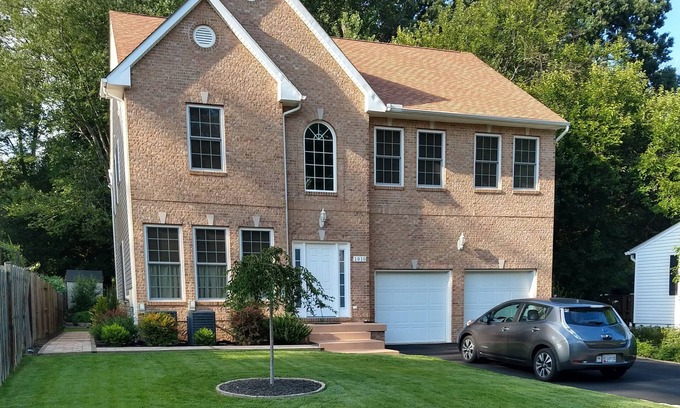 White Oak House | Washington DC Suburb with Quite Neighborhood Just A Stones Throw From Everything