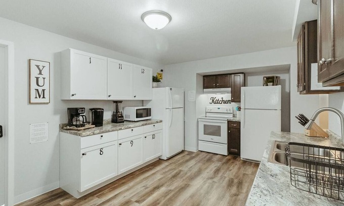 Plover House | Washington Manor Room #10
