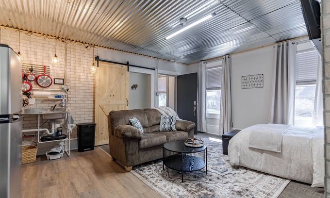 Munfordville Apartment | Washington St/Studio apartment centrally located