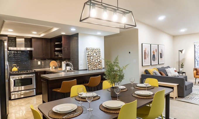 Northwest Bellevue Condo | Washington State Inspired Free Parking