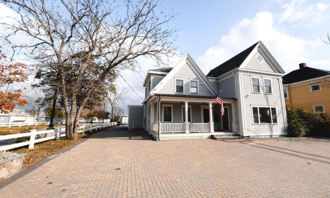 Hyannis House | Water Access 5-Bed 2-Bath Retreat