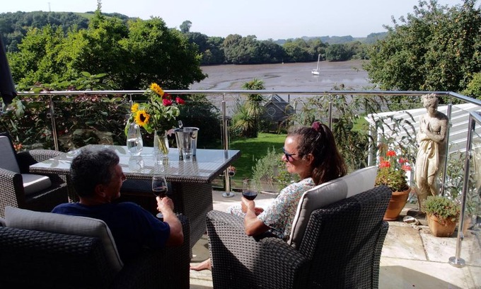 Dittisham Bed & Breakfast | Water Edge