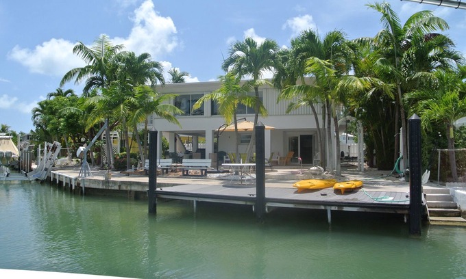 Toll Gate Shores House | Water Front 3/3 Family and Boat Friendly Home, Great Views