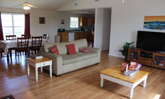 Henderson Point House | Water Front Beach House on the Bay, Boat Launch, WiFi, and Great Sunset Views