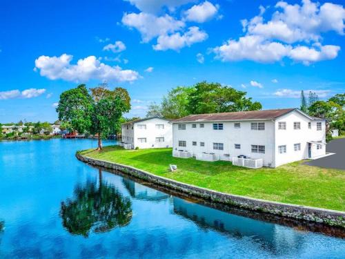 Survey Creek Apartment | Water Front Condo - First Floor - Palm Wave Says