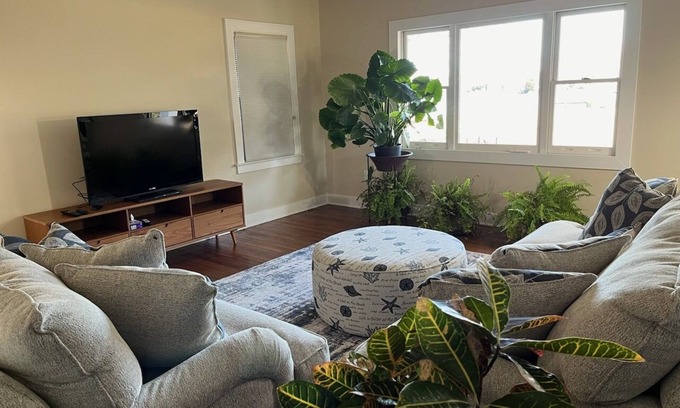 Kilmarnock Cottage | Water front estate on farm cidery. Pet friendly with inviting private beach.