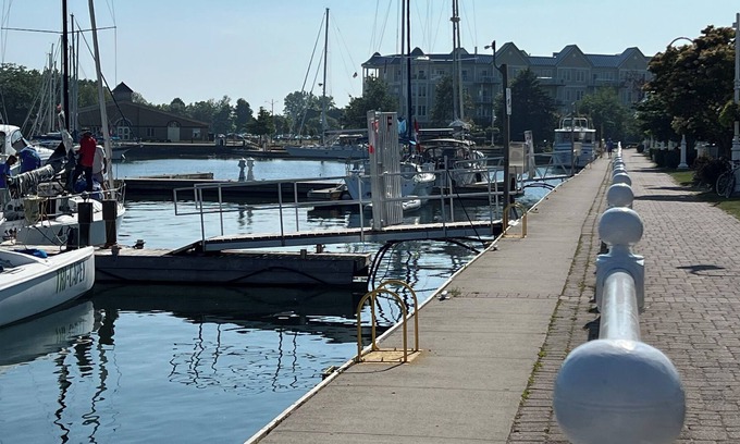 Cobourg House | Water Front Townhouse at Cobourg Beach, 5 star beautiful vacation home.