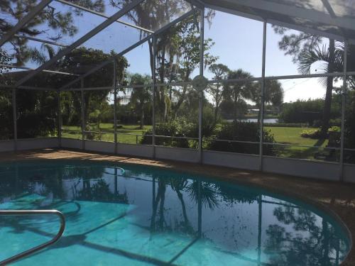 Englewood South House | Water FUN! poolPIERkayaksCANOE MotorBoatRENTALpets
