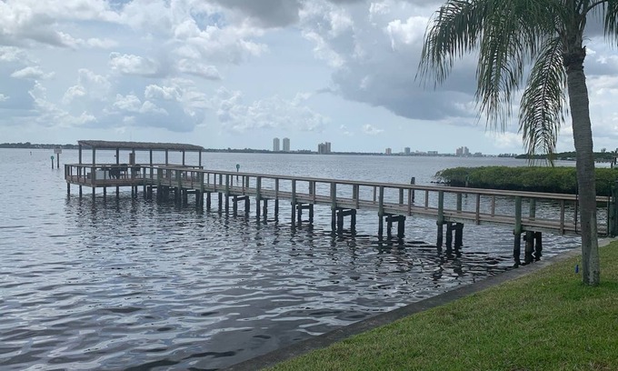 North Fort Myers Condo | Water's Edge at Admiralty Yacht & Racquet Club