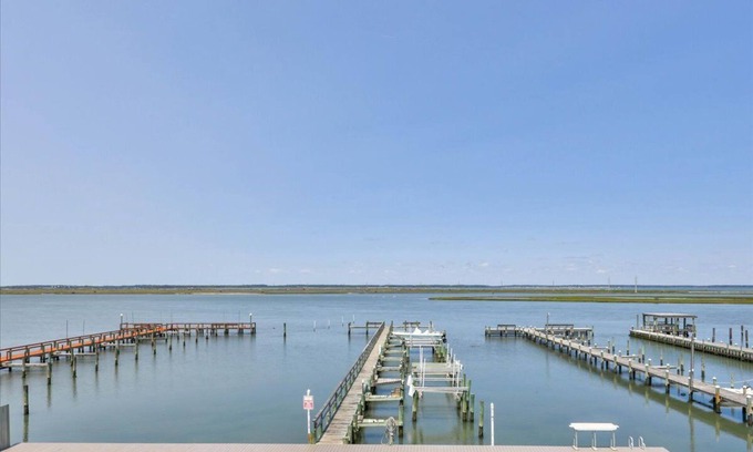 Chincoteague House | Water's Edge on Chincoteague Island!