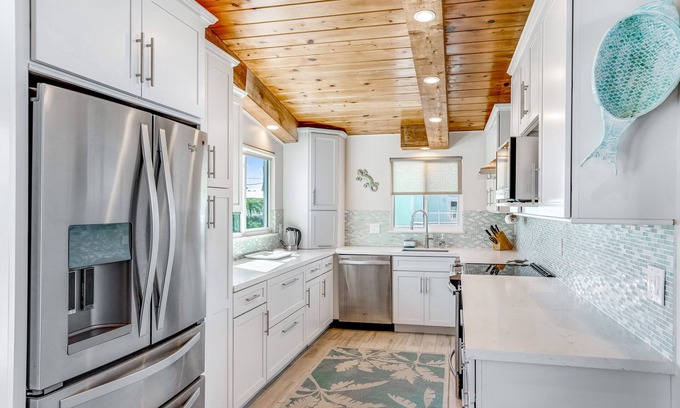 Lower Matecumbe Beach House | Water-view house with private dock, washer/dryer & grill - snowbird-friendly