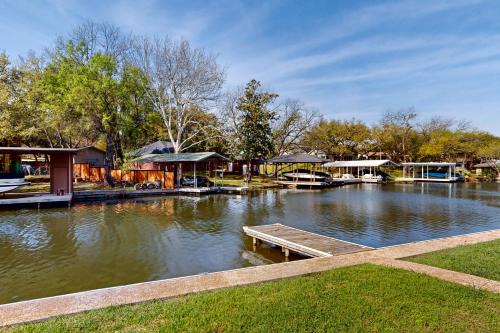 Kingsland House | Water View Retreat