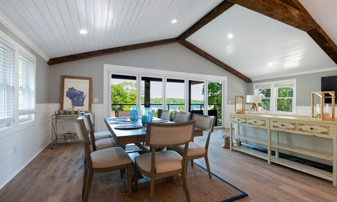 Williams Bay House | Water Views |Accross the Street from Beach & Pier 29 |Unique & Newly Renovated |Lake Life Villa