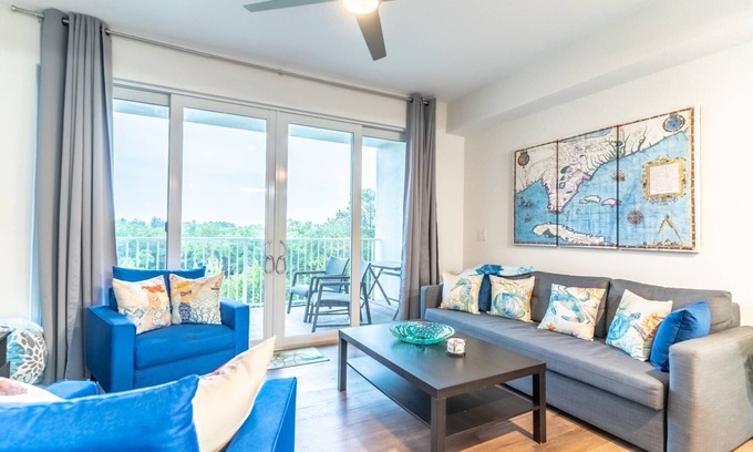 Ruskin House | Water Views from Your Bed! 4 Balconies | Sleeps 5