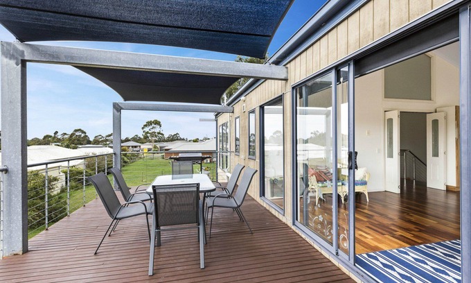 Newlands Arm House | Water views, open-plan living & stunning decor in Newlands Arm