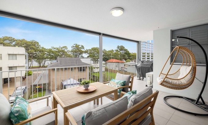 Bongaree Apartment | Water Views with a Splash of Luxury