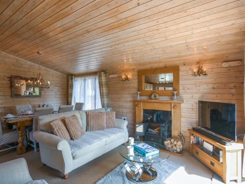 Bridgnorth House | Waterfall Lodge